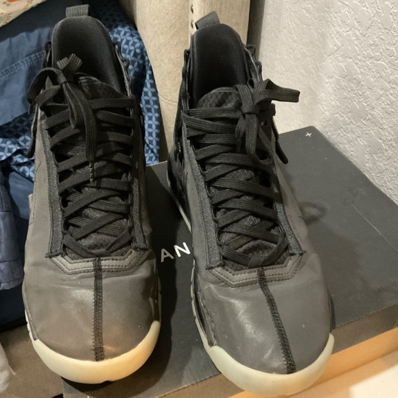 Men’s Jordan 720 - Picture 2 of 2